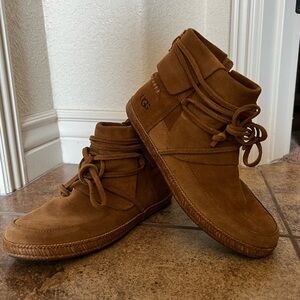 LIKE NEW UGG size 6.5 brown/buckskin colored hard sole zip side moccasin bootie